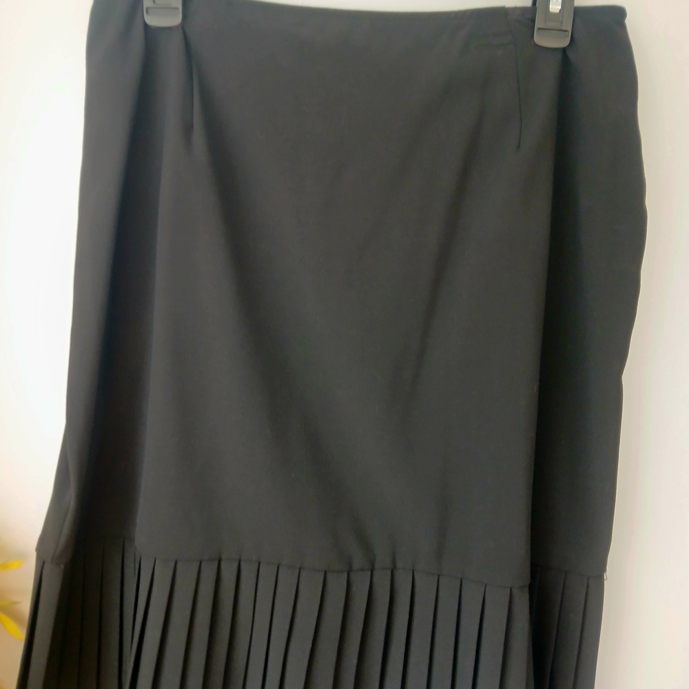 Elegant Black Pleated Skirt